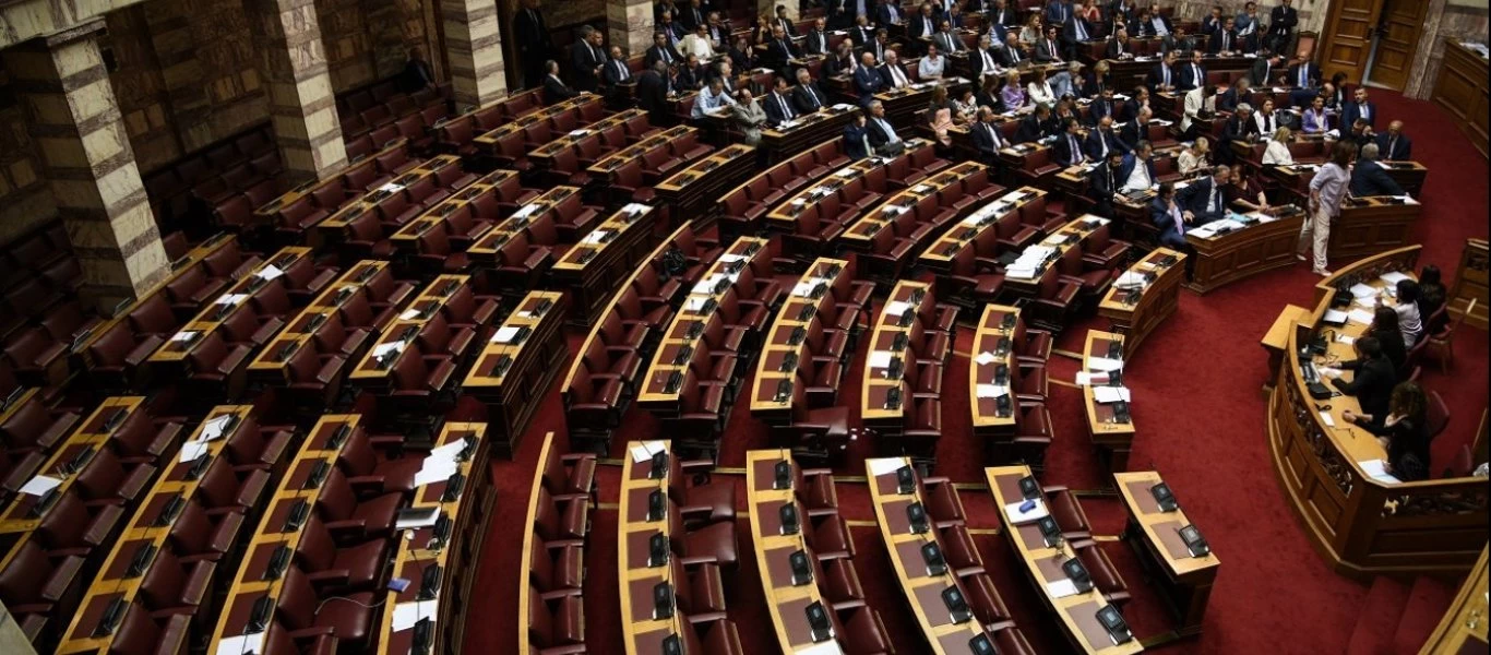 Το απόγευμα η ψήφιση του νομοσχεδίου για τα διπλώματα οδήγησης - Τα «αιχμηρά» σημεία στα οποία αντιδρά η αντιπολίτευση